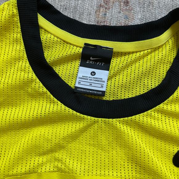 Nike Yellow Crop Top - M Scoop Neck Dri Fit - Picture 2 of 3